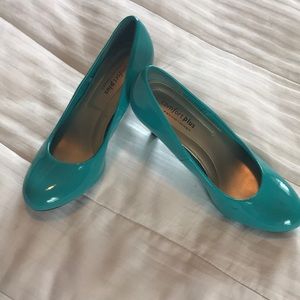 Teal pumps